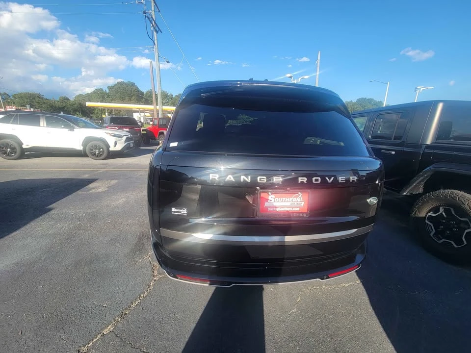 2023 Land Rover Range Rover L460 - Image 3 of 3