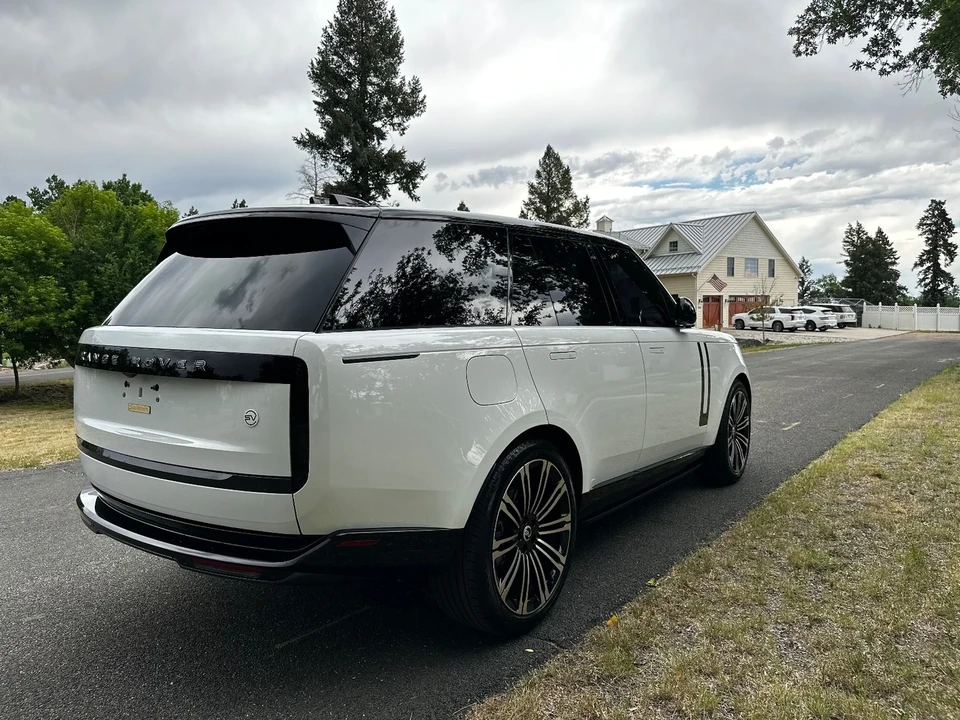 2023 Land Rover Range Rover L460 - Image 14 of 21