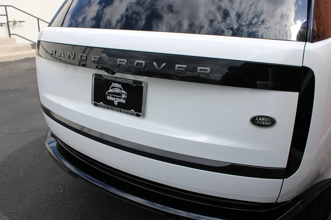 2023 Land Rover Range Rover L460 - Image 13 of 31