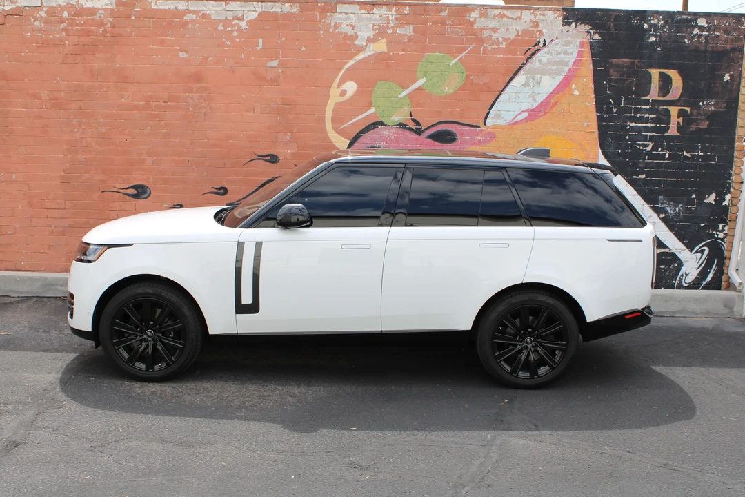 2023 Land Rover Range Rover L460 - Image 2 of 31