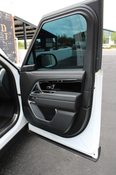 2023 Land Rover Range Rover L460 - Image 13 of 31