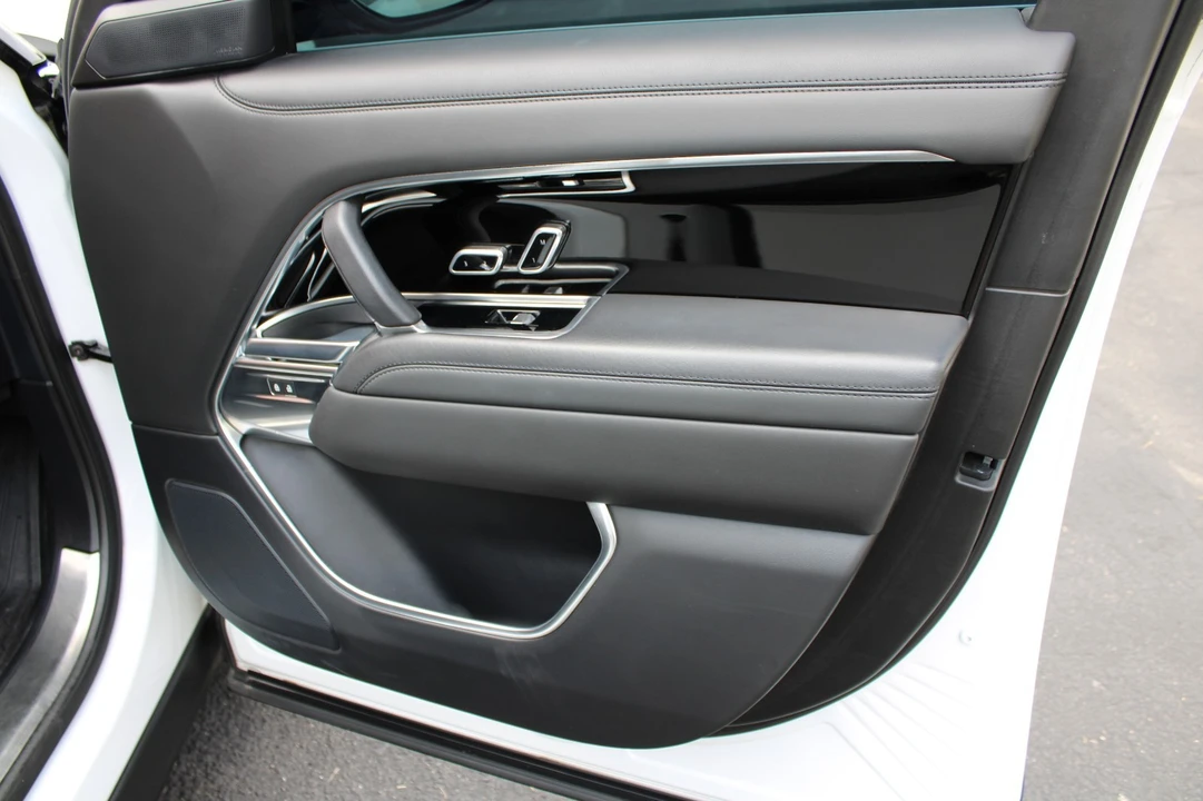 2023 Land Rover Range Rover L460 - Image 14 of 31