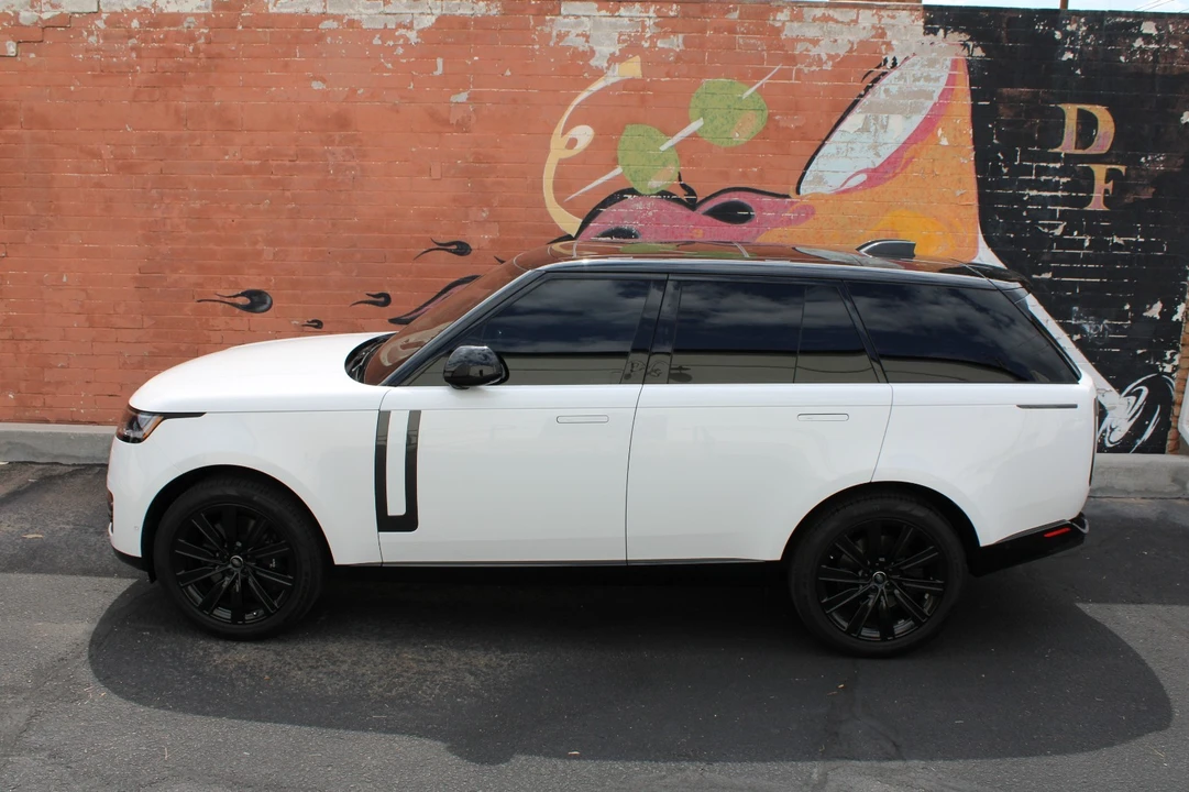2023 Land Rover Range Rover L460 - Image 2 of 31