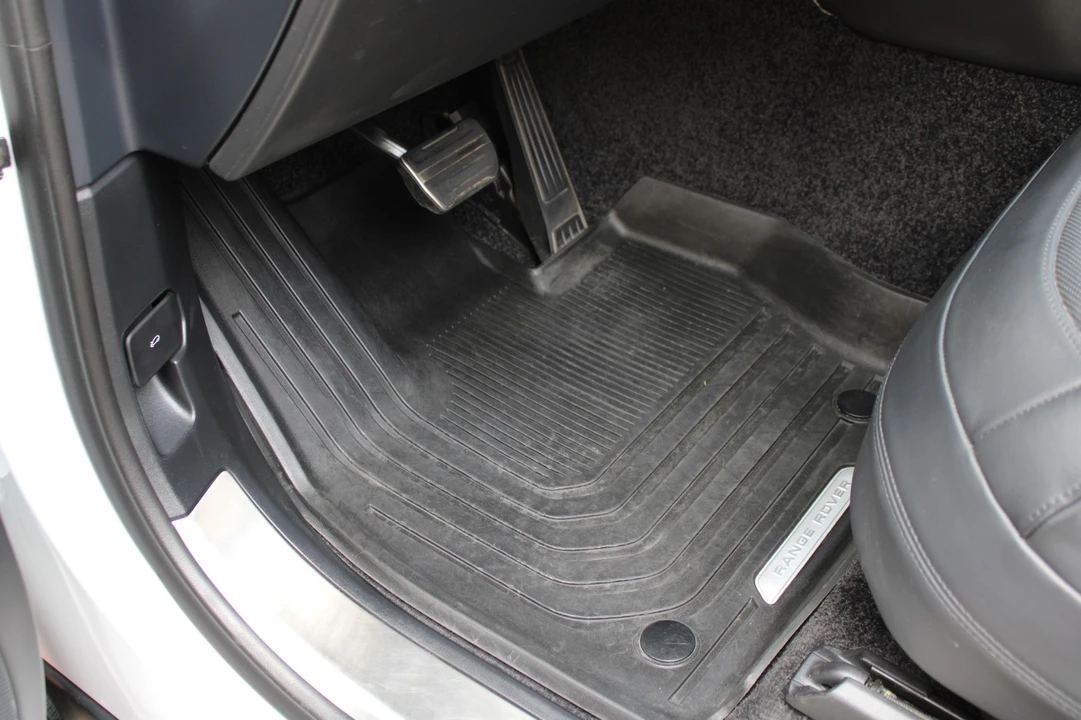 2023 Land Rover Range Rover L460 - Image 23 of 31