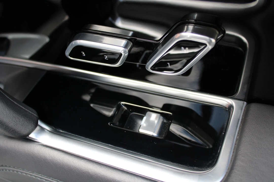 2023 Land Rover Range Rover L460 - Image 15 of 31