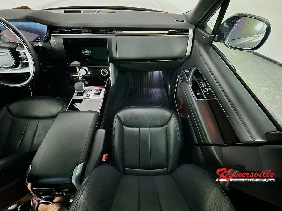 2023 Land Rover Range Rover L460 - Image 11 of 24