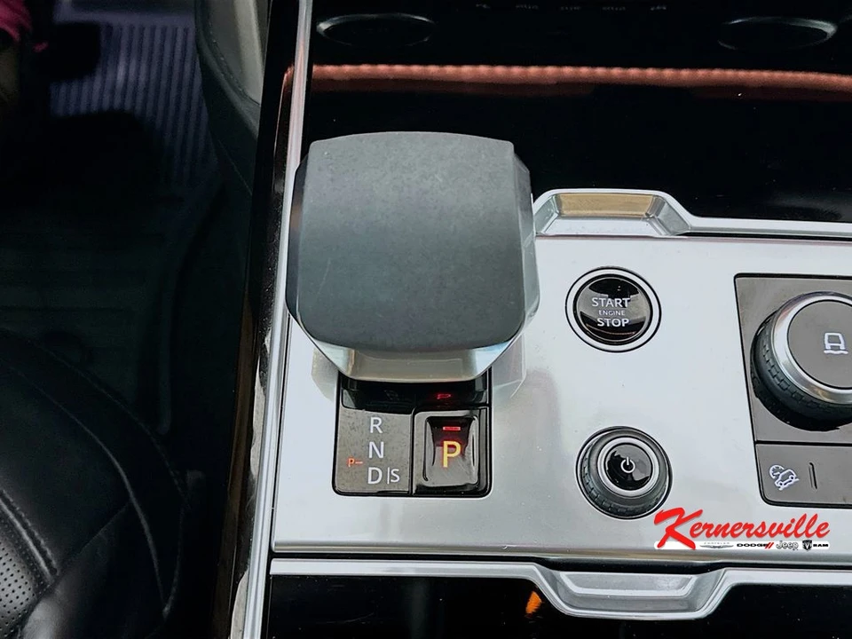 2023 Land Rover Range Rover L460 - Image 16 of 24