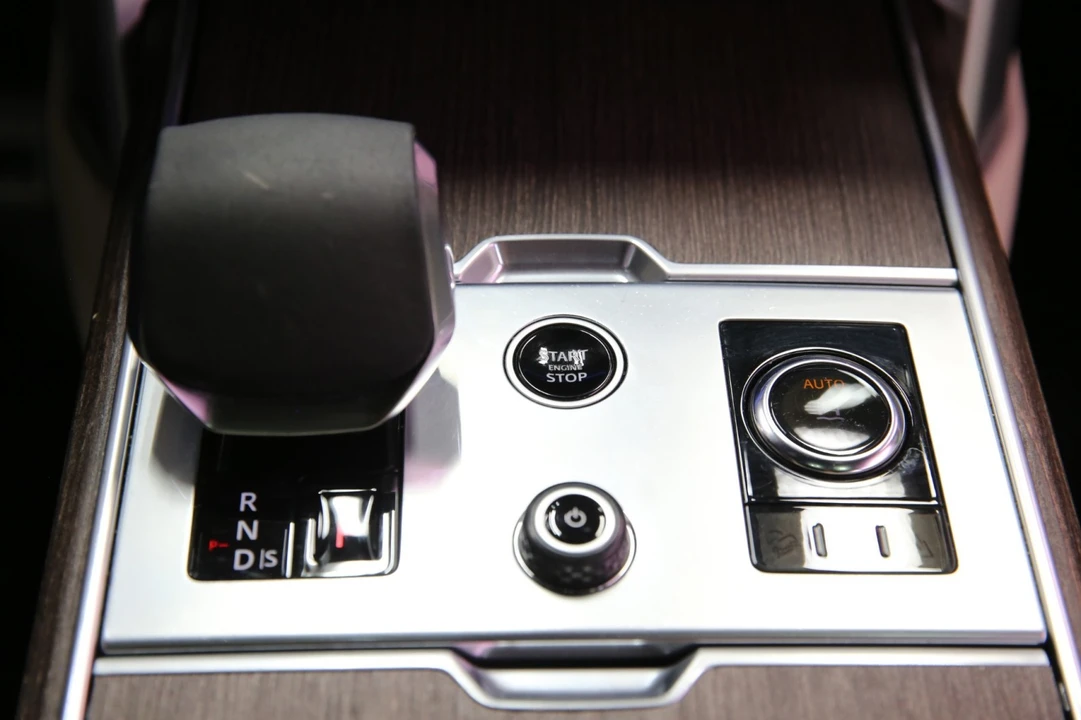 2023 Land Rover Range Rover L460 - Image 27 of 31