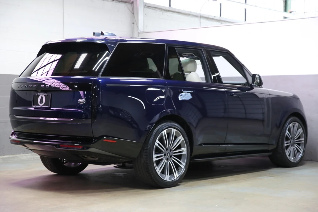 2023 Land Rover Range Rover L460 - Image 17 of 31
