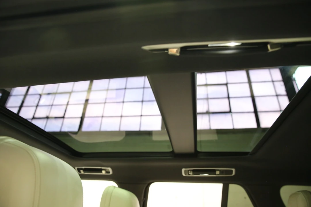 2023 Land Rover Range Rover L460 - Image 14 of 31