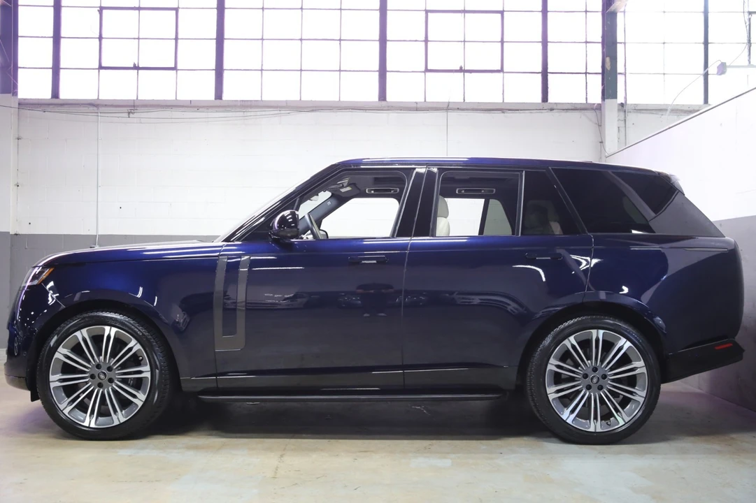 2023 Land Rover Range Rover L460 - Image 2 of 31