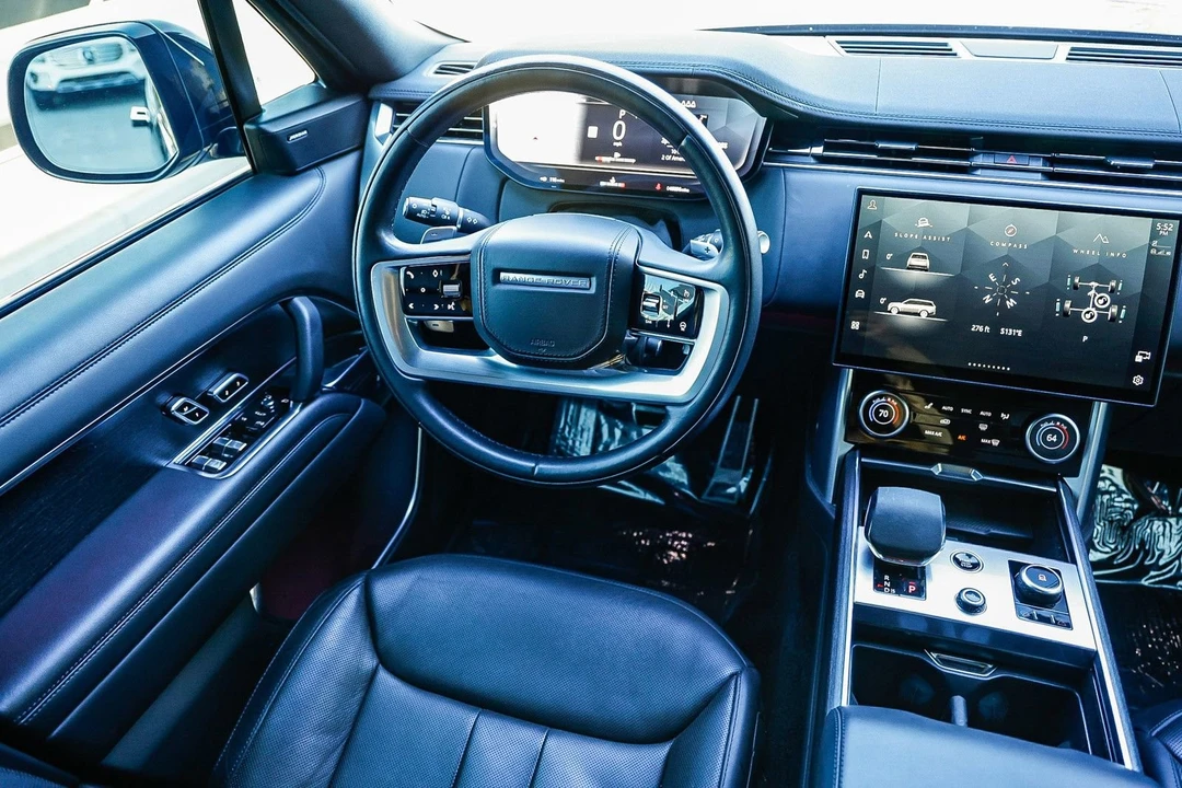 2023 Land Rover Range Rover L460 - Image 14 of 31