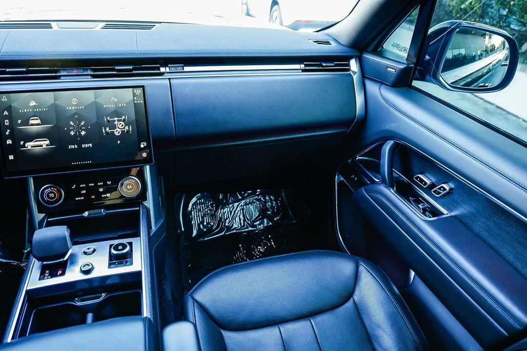 2023 Land Rover Range Rover L460 - Image 15 of 31