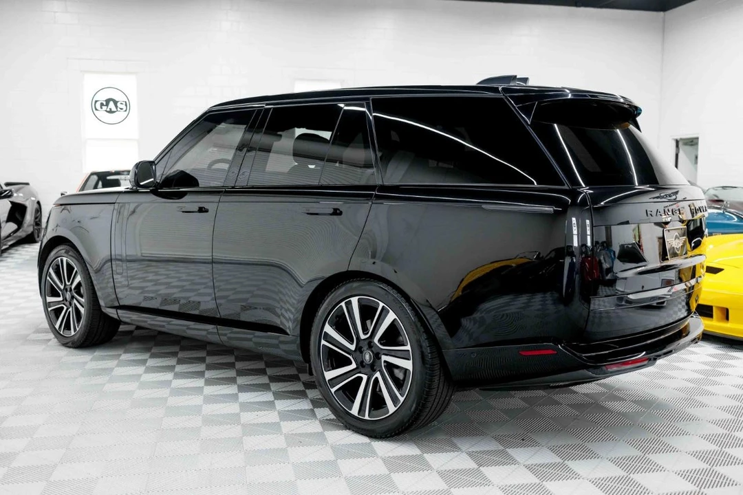2023 Land Rover Range Rover L460 - Image 9 of 31
