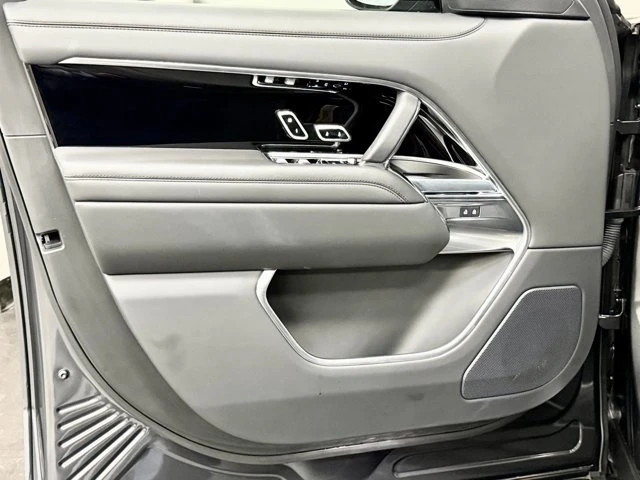 2023 Land Rover Range Rover L460 - Image 20 of 21