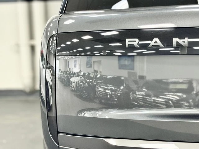 2023 Land Rover Range Rover L460 - Image 13 of 31