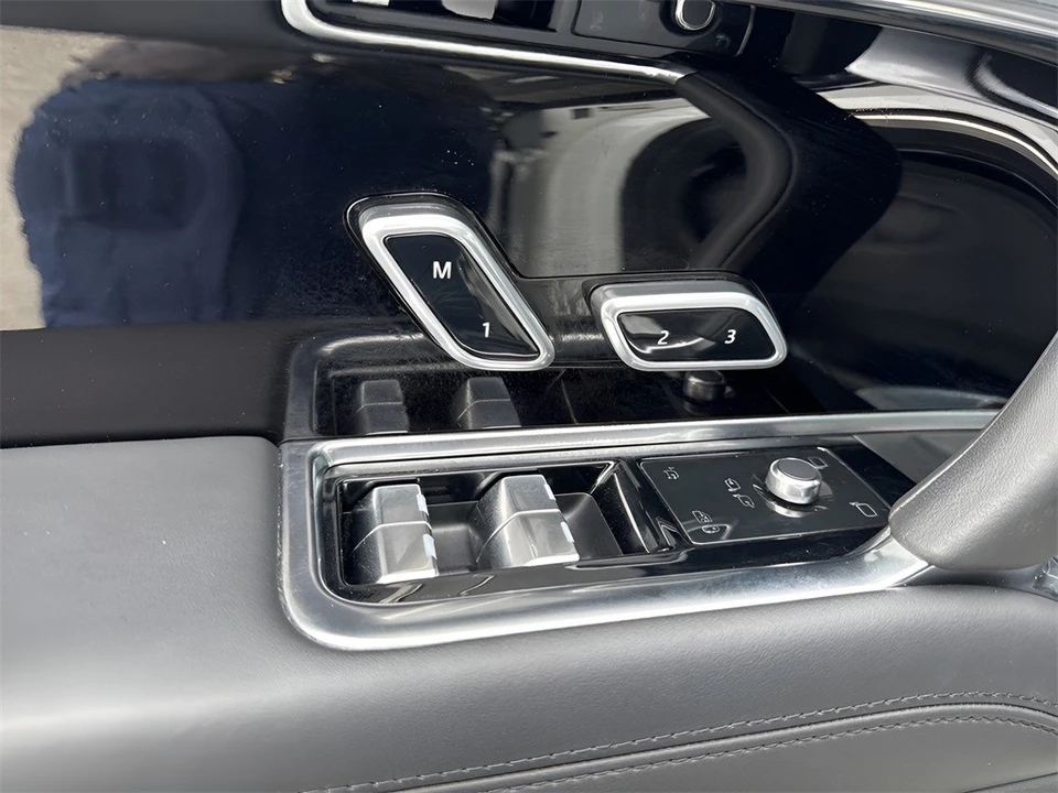 2023 Land Rover Range Rover L460 - Image 10 of 12