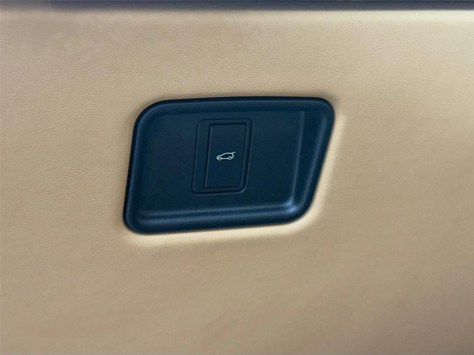 2023 Land Rover Range Rover L460 - Image 8 of 31
