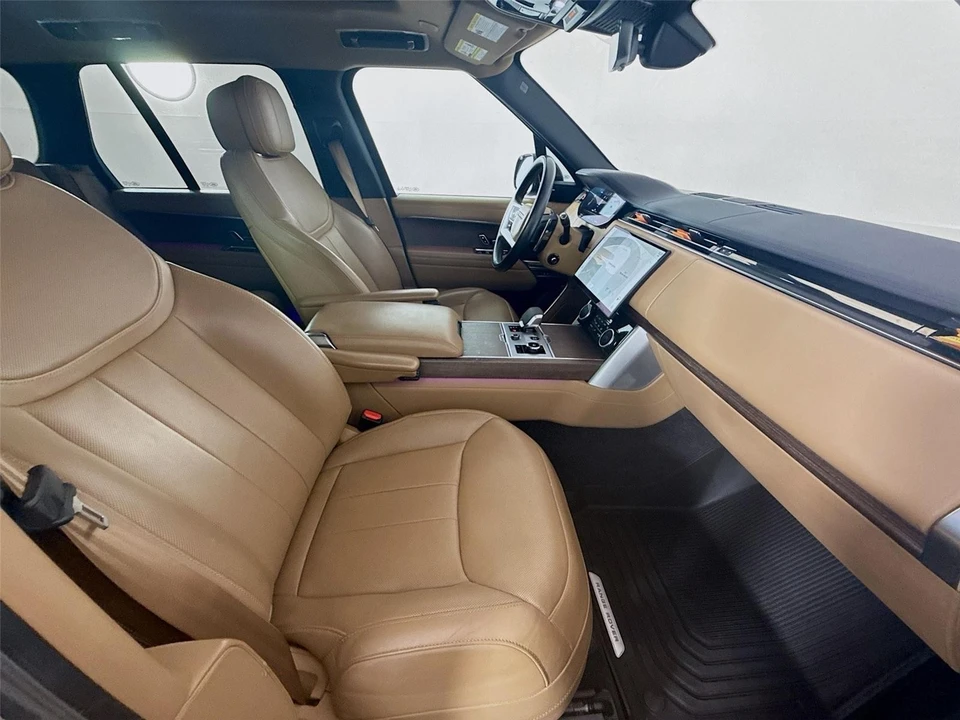 2023 Land Rover Range Rover L460 - Image 24 of 31