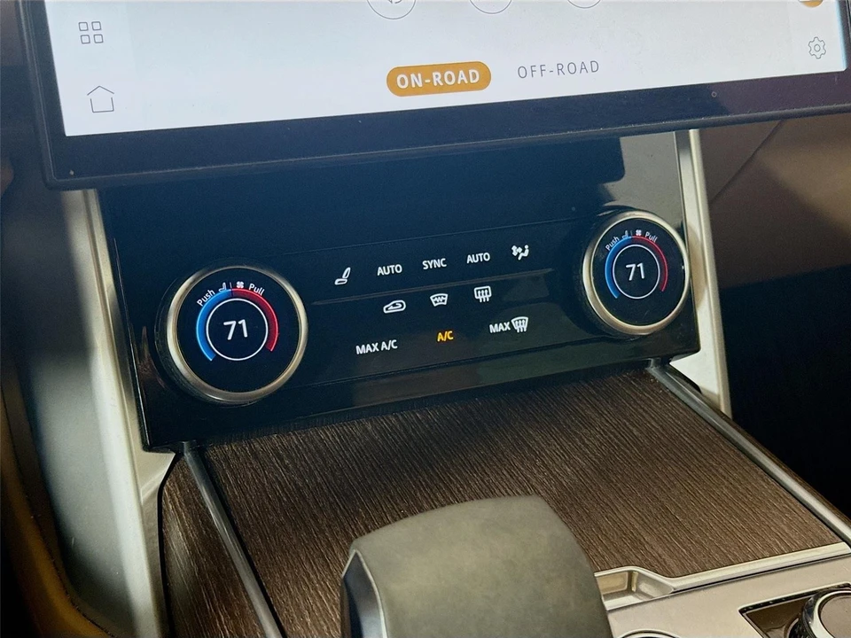 2023 Land Rover Range Rover L460 - Image 15 of 31
