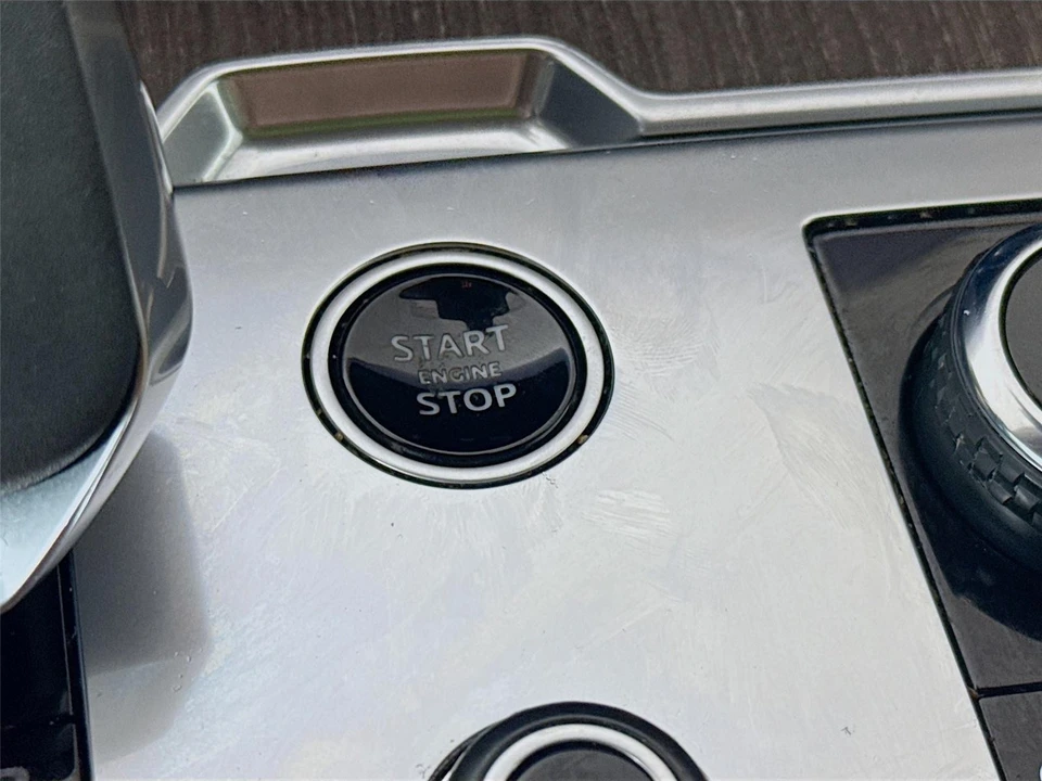 2023 Land Rover - Image 14 of 31