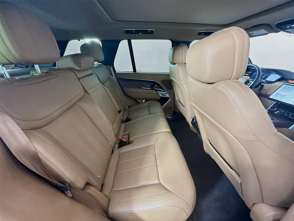 2023 Land Rover Range Rover L460 - Image 23 of 31