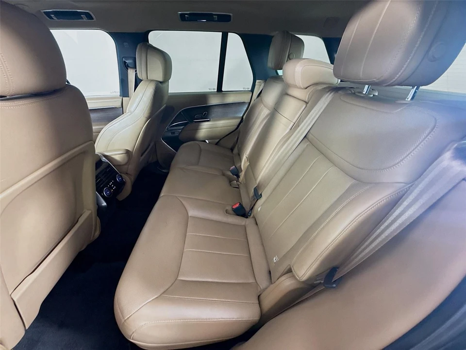 2023 Land Rover Range Rover L460 - Image 18 of 31