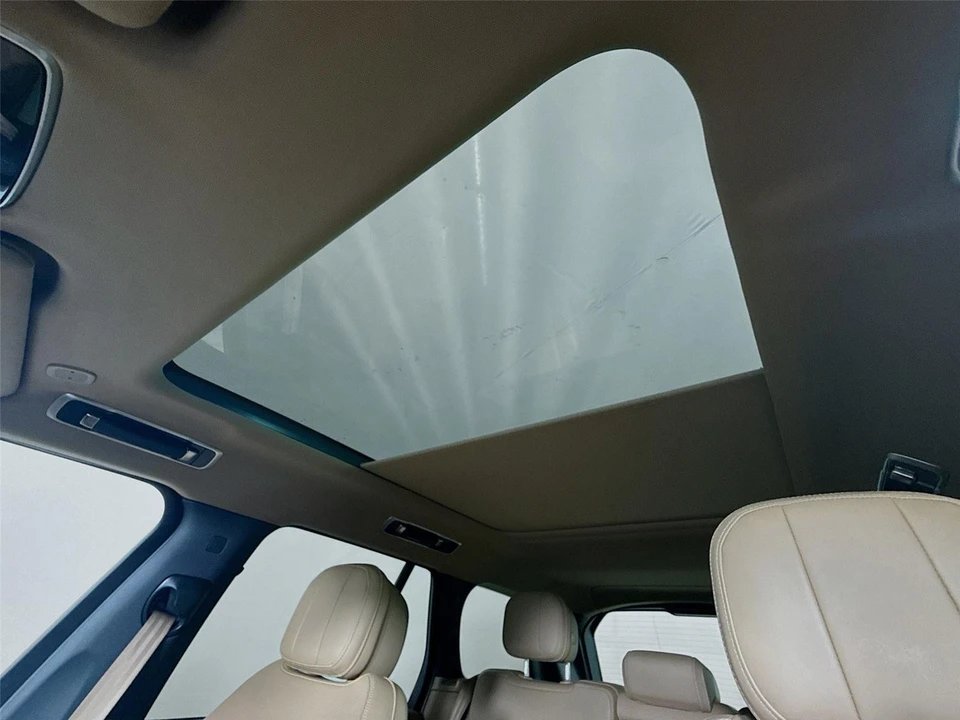 2023 Land Rover Range Rover L460 - Image 17 of 31