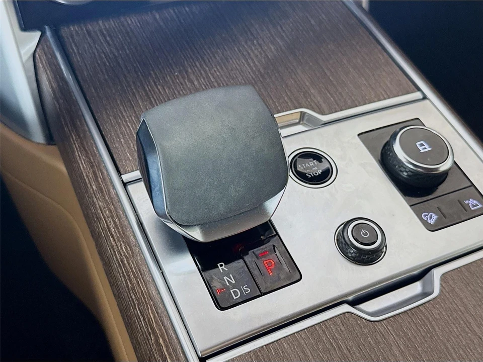 2023 Land Rover Range Rover L460 - Image 16 of 31
