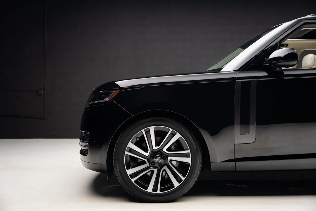 2023 Land Rover Range Rover L460 - Image 17 of 21