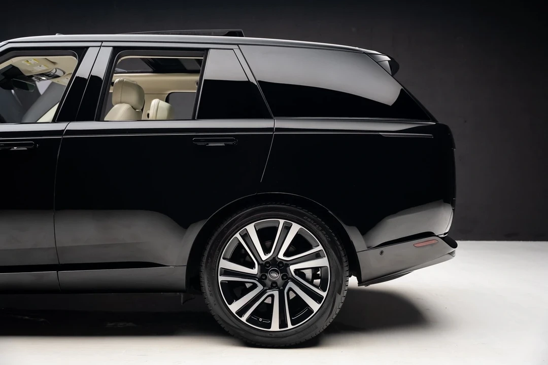 2023 Land Rover Range Rover L460 - Image 19 of 21