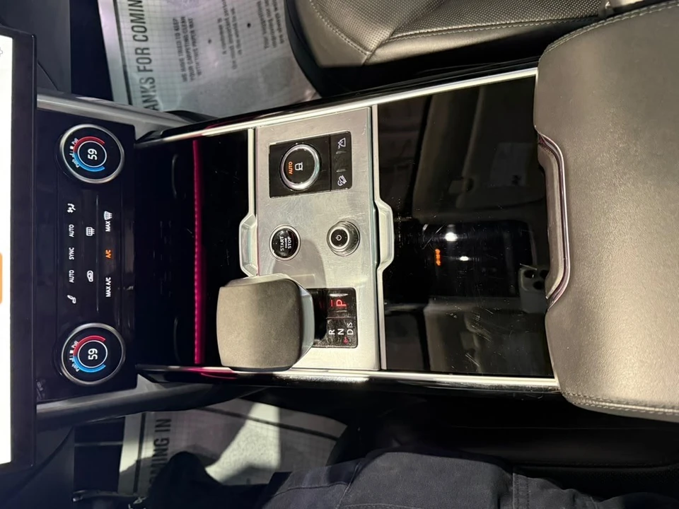 2023 Land Rover Range Rover L460 - Image 18 of 31
