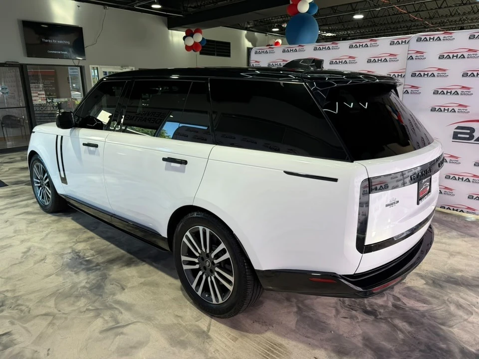 2023 Land Rover Range Rover L460 - Image 10 of 31