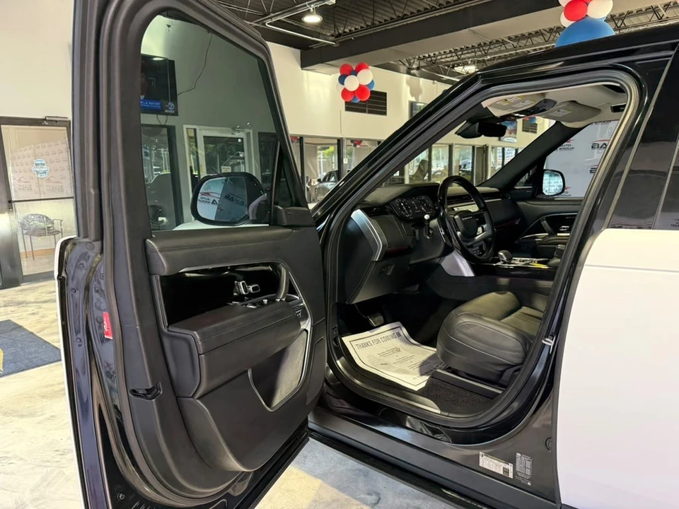 2023 Land Rover Range Rover L460 - Image 28 of 31