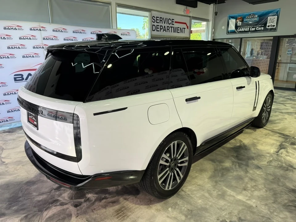 2023 Land Rover Range Rover L460 - Image 7 of 31