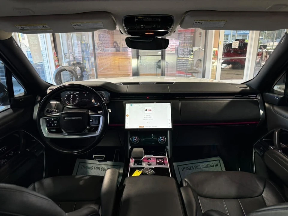 2023 Land Rover Range Rover L460 - Image 24 of 31