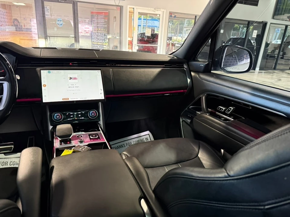 2023 Land Rover Range Rover L460 - Image 27 of 31