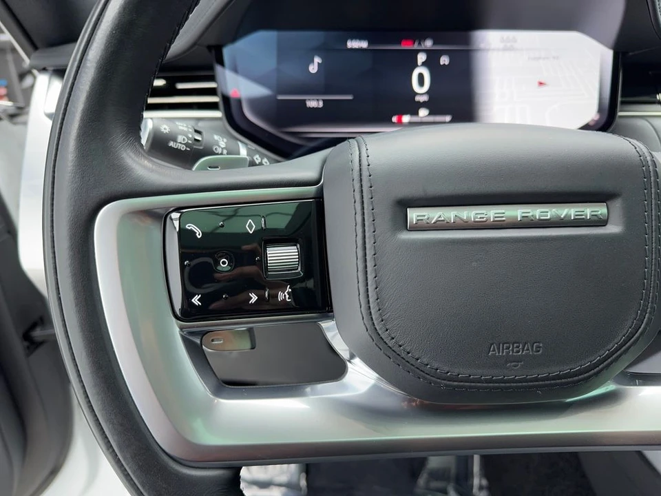 2023 Land Rover Range Rover L460 - Image 26 of 31
