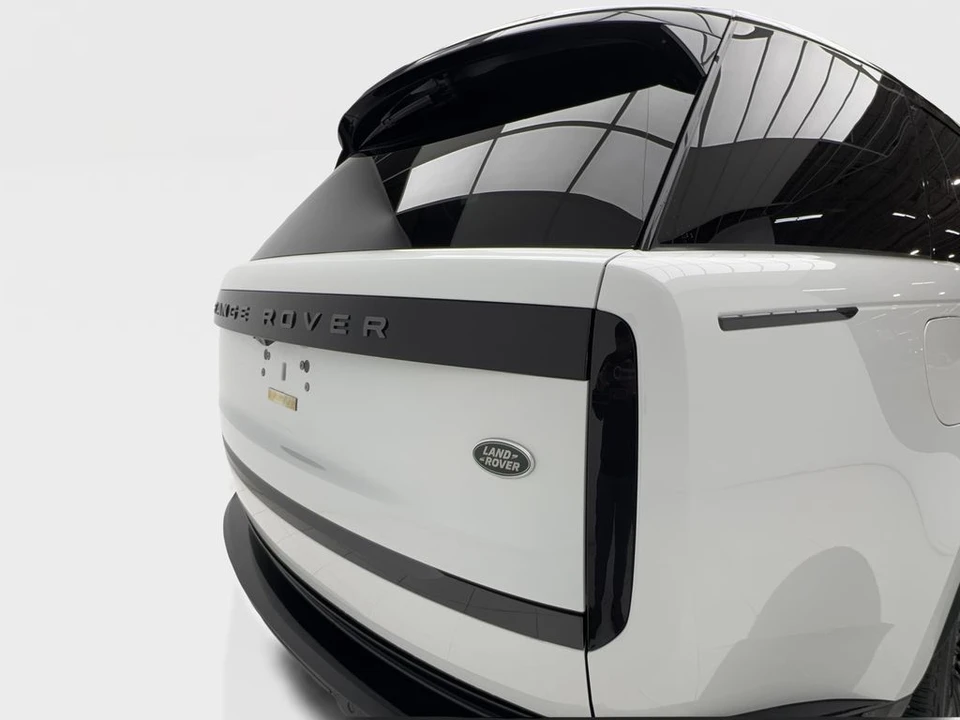 2023 Land Rover Range Rover L460 - Image 7 of 31