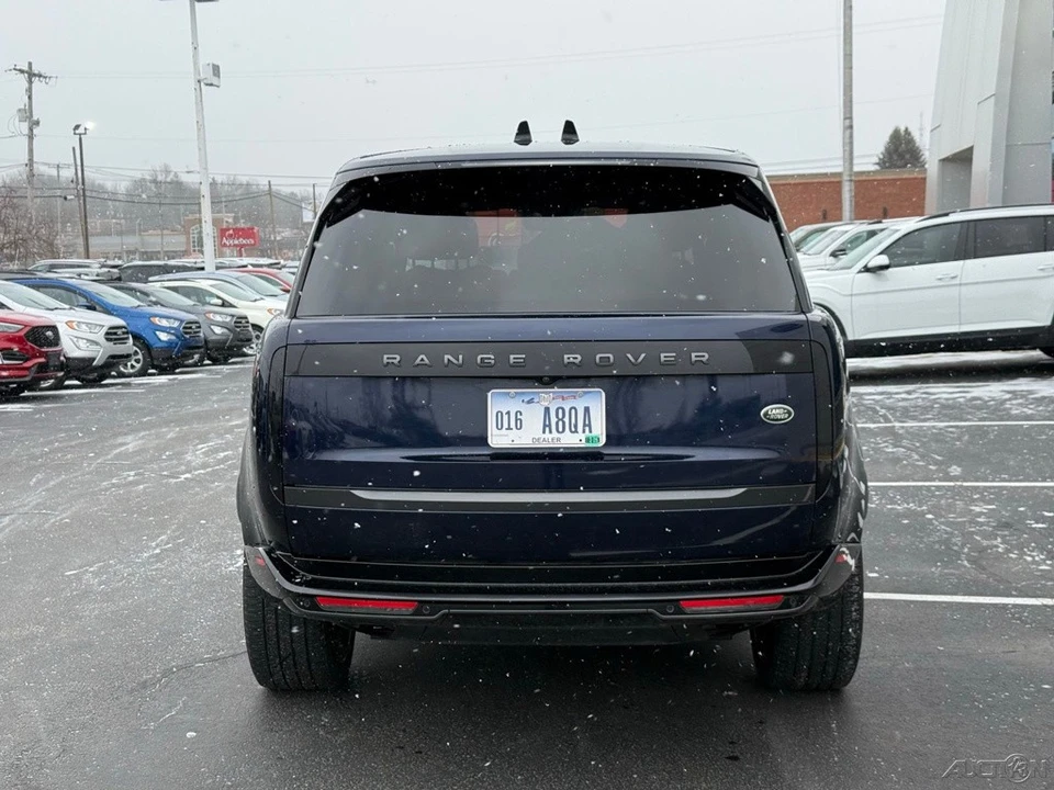 2023 Land Rover Range Rover L460 - Image 4 of 12
