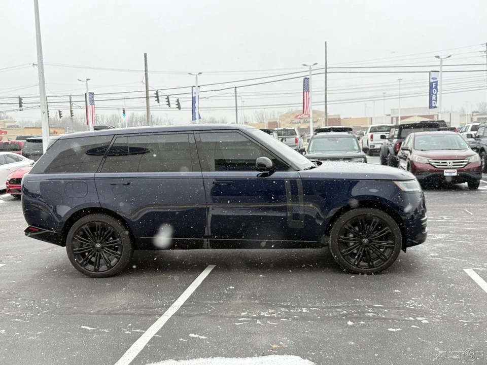 2023 Land Rover Range Rover L460 - Image 2 of 12