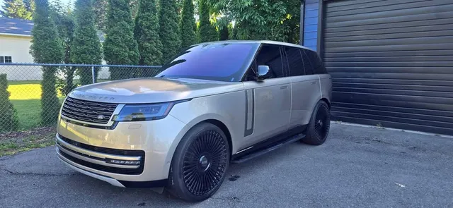 2023 Land Rover Range Rover SP 400