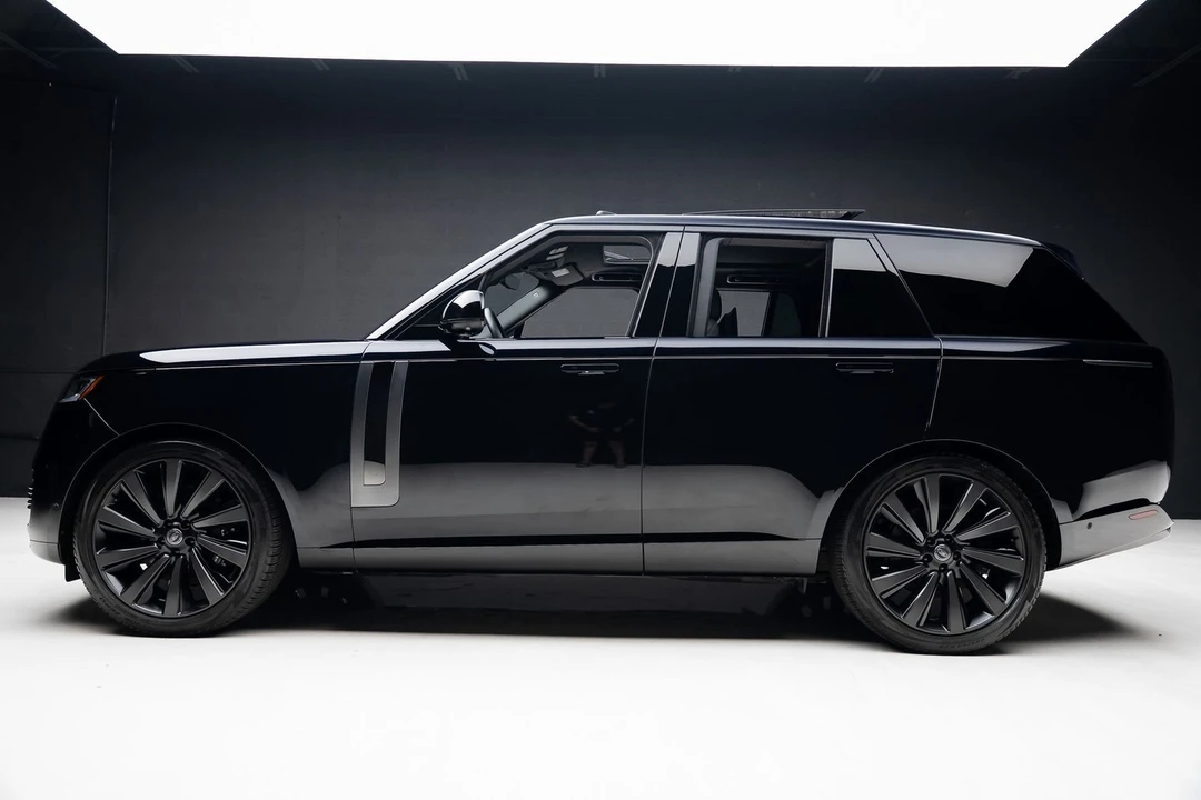 2023 Land Rover Range Rover L460 - Image 17 of 31