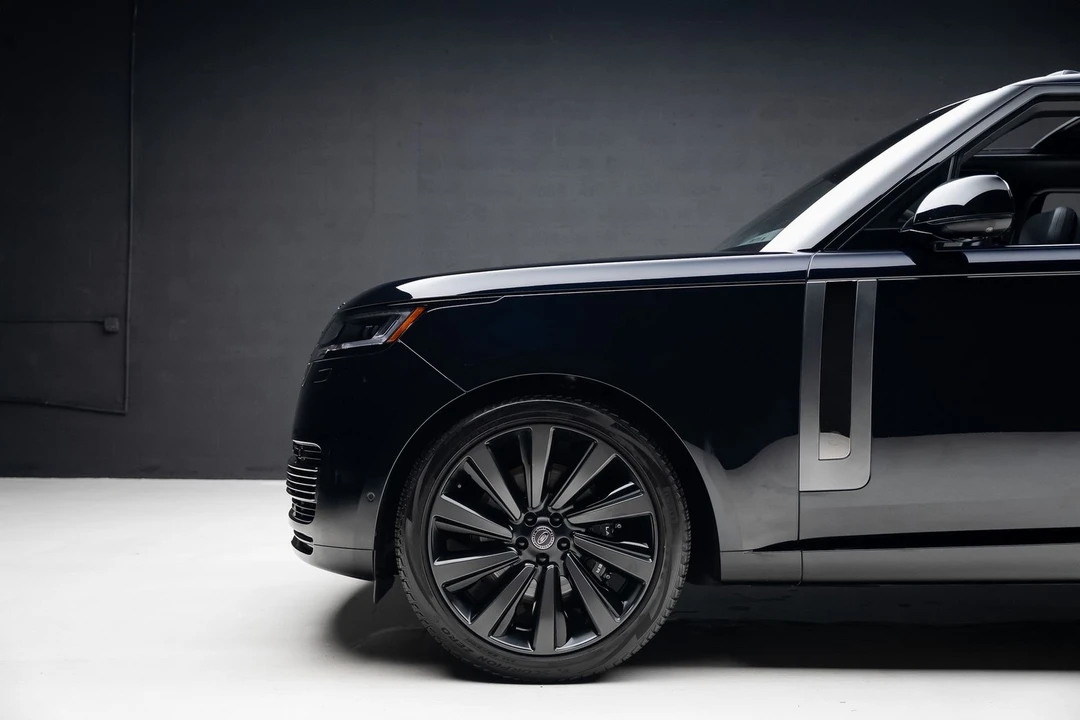 2023 Land Rover Range Rover L460 - Image 18 of 31