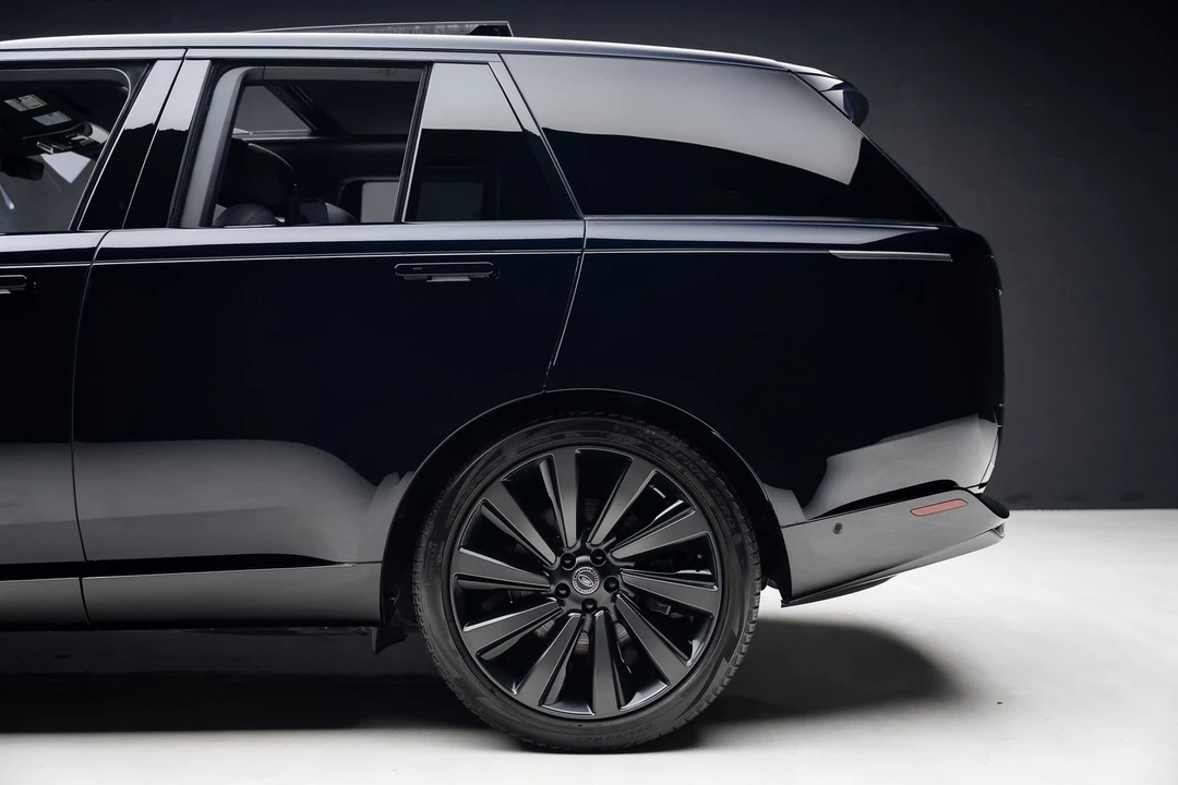 2023 Land Rover Range Rover L460 - Image 20 of 31