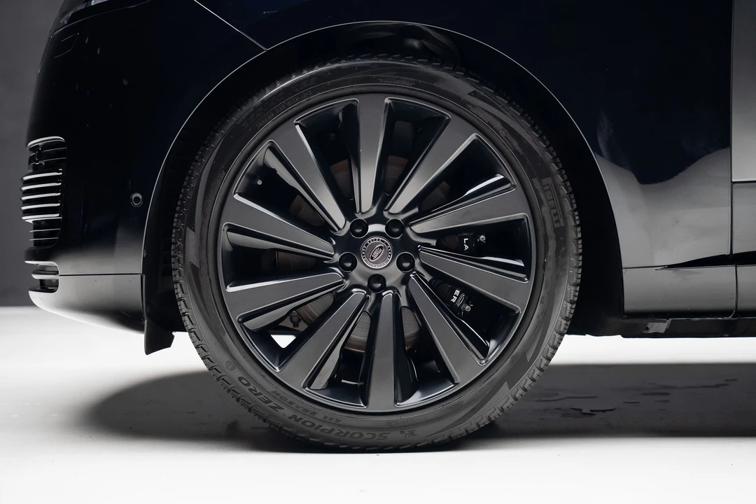 2023 Land Rover Range Rover L460 - Image 19 of 31