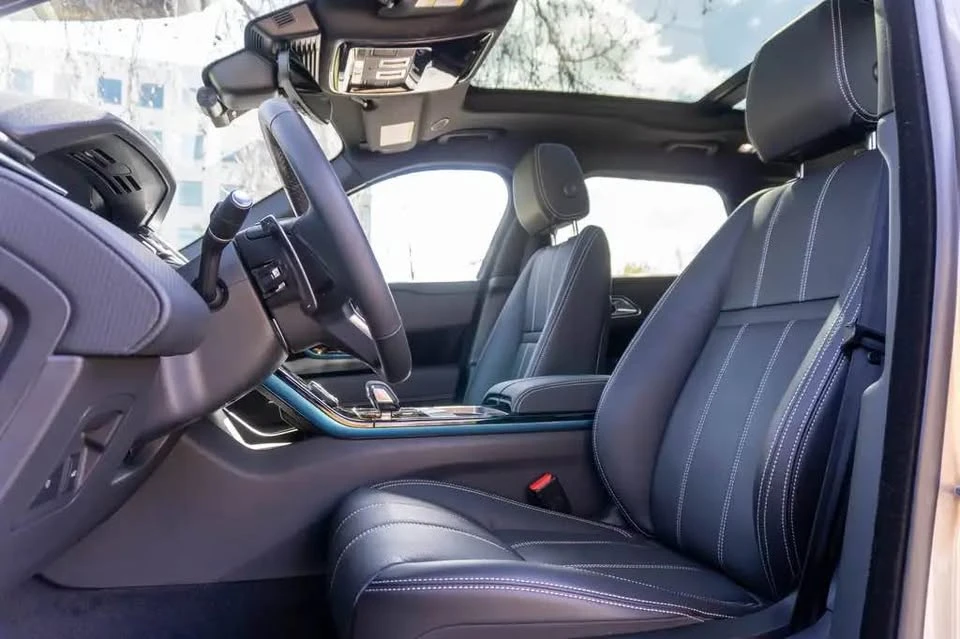 2023 Land Rover Range Rover Velar - Image 9 of 13