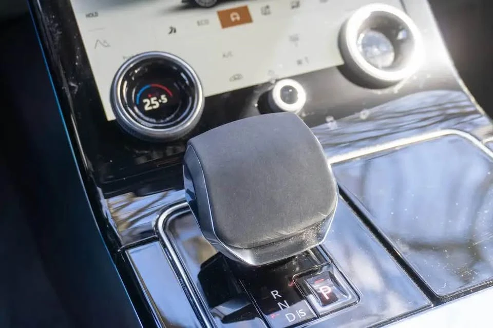 2023 Land Rover Range Rover Velar - Image 10 of 13