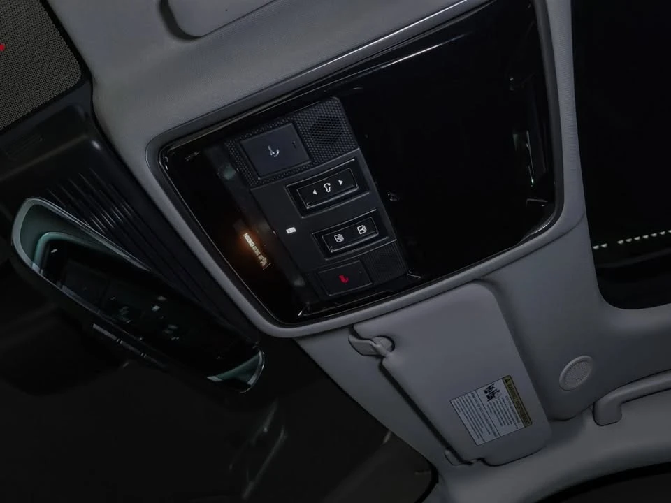 2023 Land Rover Range Rover Velar - Image 15 of 19