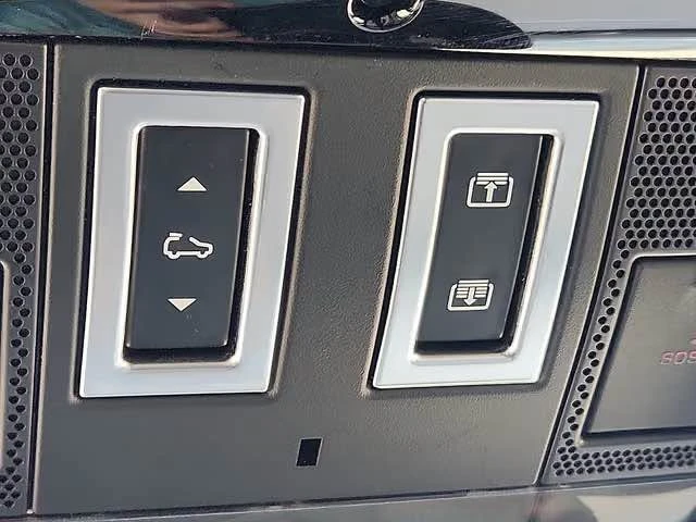 2023 Land Rover Range Rover Velar - Image 15 of 19